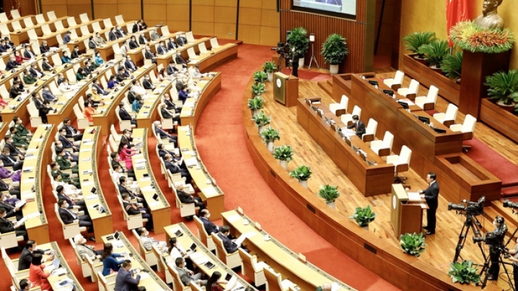 Lawmakers hold year-end session, examine key development issues